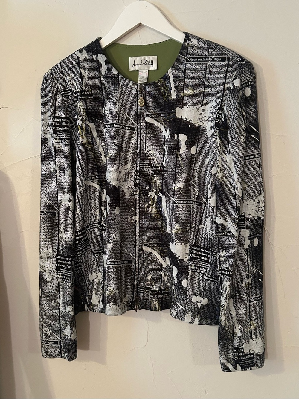 Joseph Ribkoff Women’s Size 12 B&W Newspaper Print Green Shoulder Padded Jacket - Picture 3 of 11